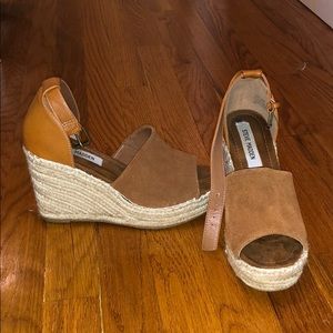 Steve Madden Tan Wedges